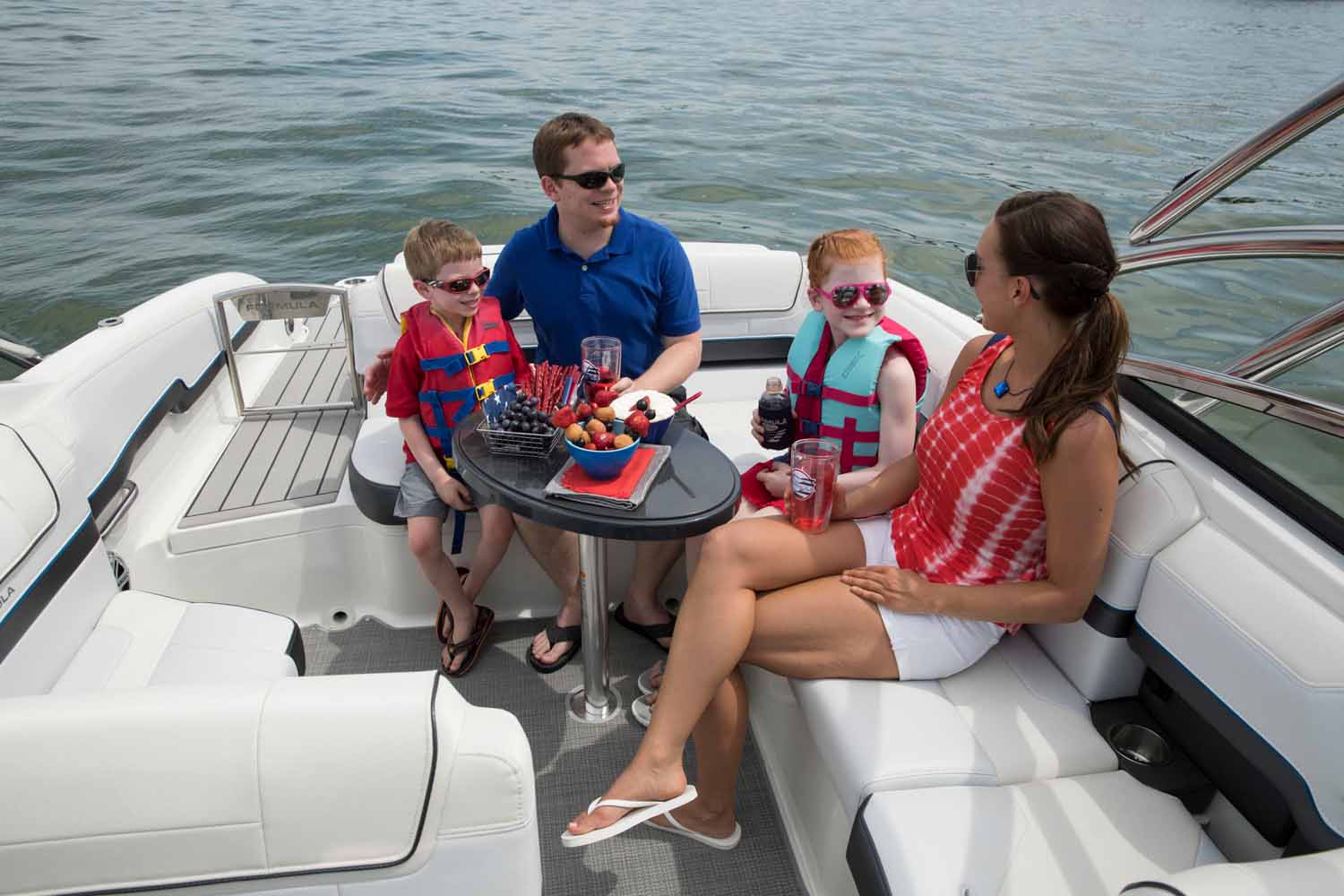 Aile tipi gezi teknesi Lüks Fiber Amerikan FORMULA