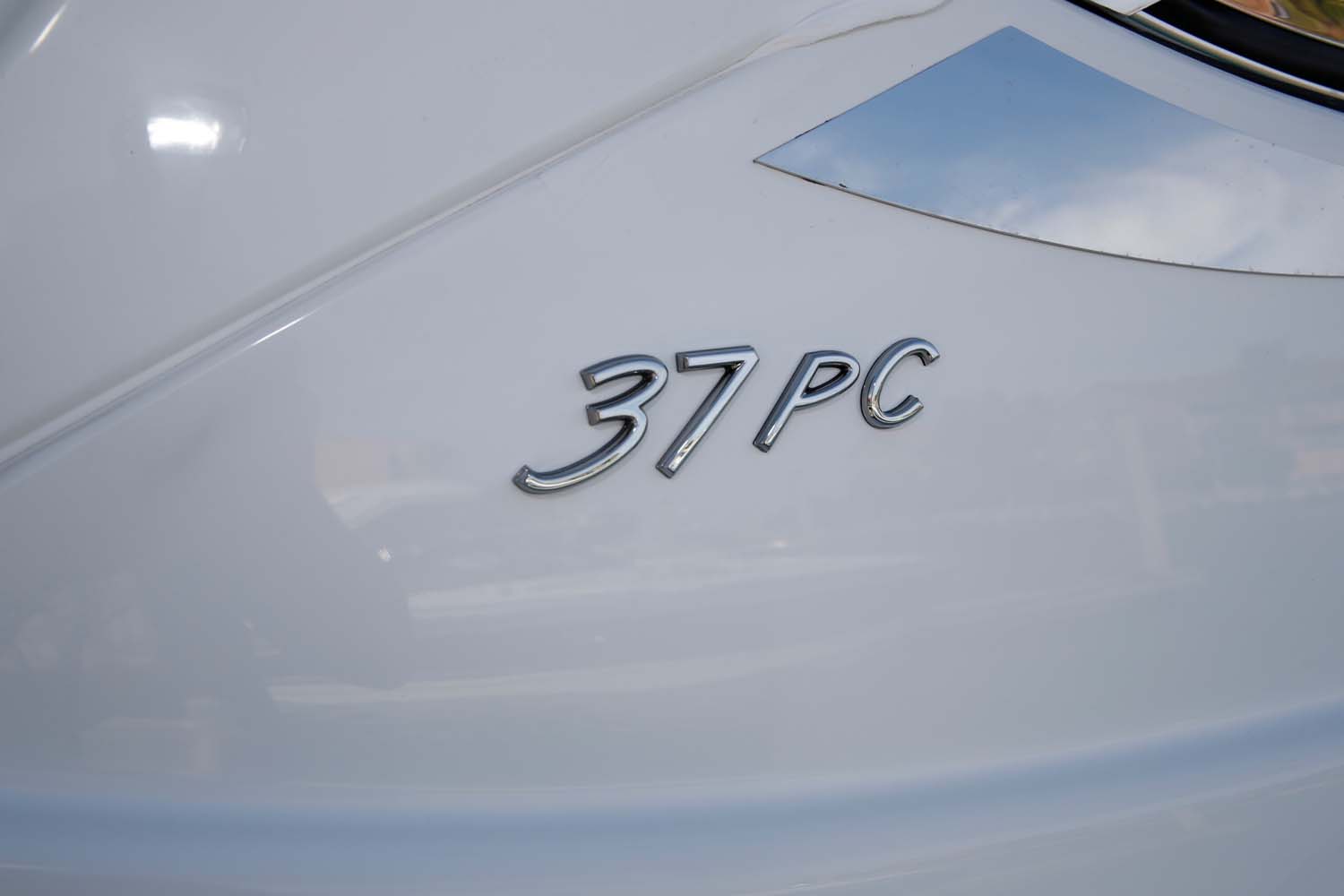 Formula logo 37 Performance Cruiser