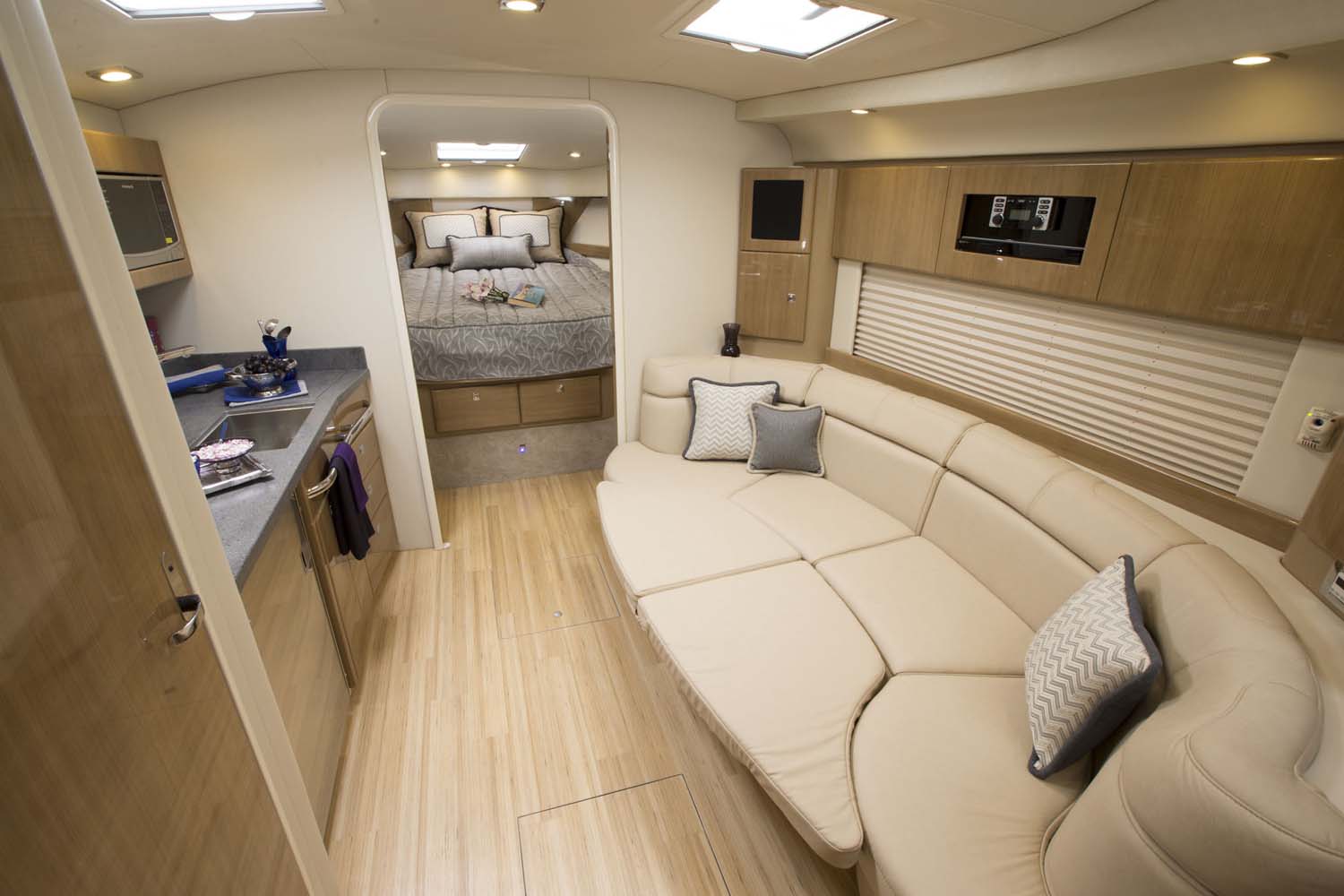 Lüks yat Formula 37PC Salon