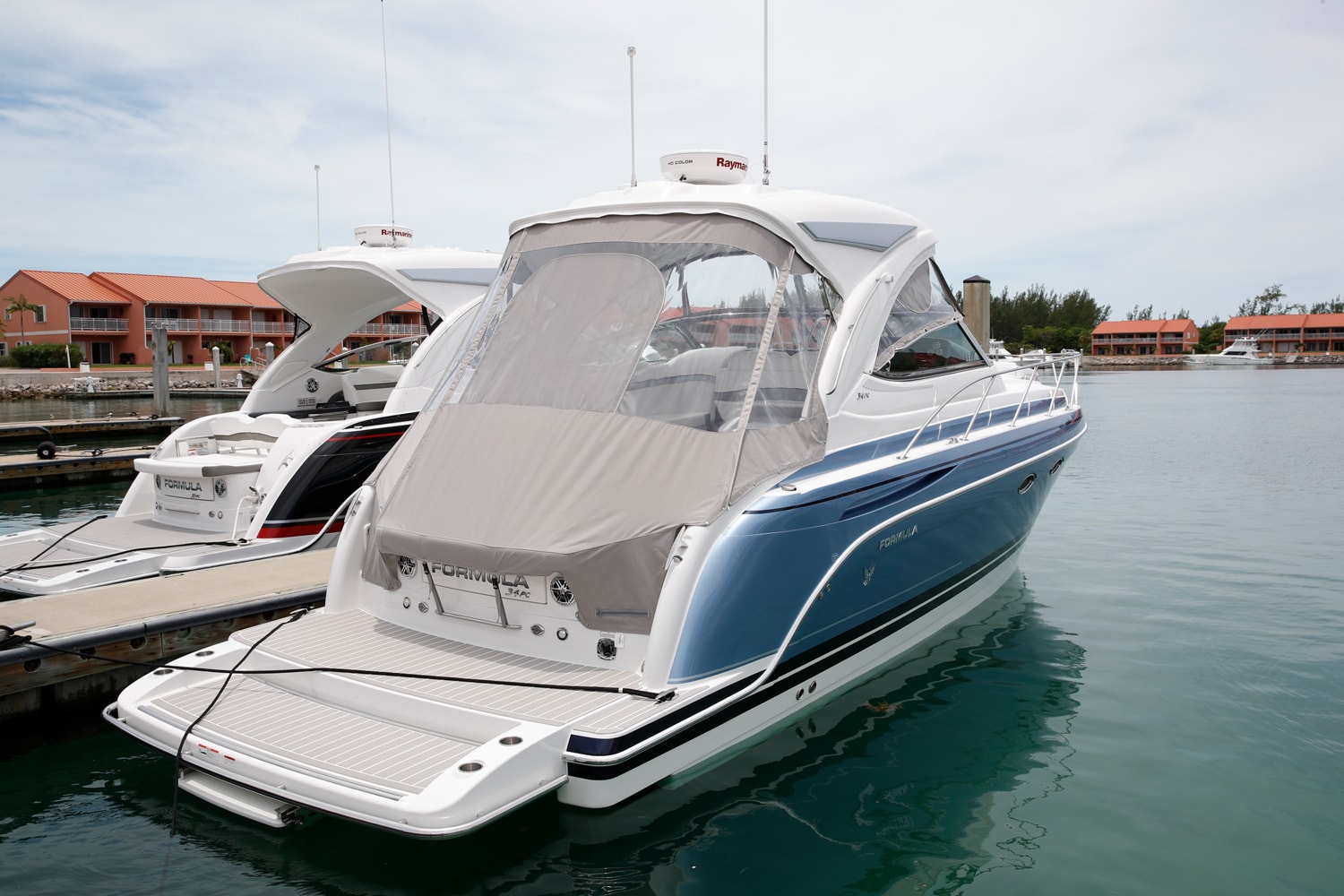 Yat brandası Formula 34 PC