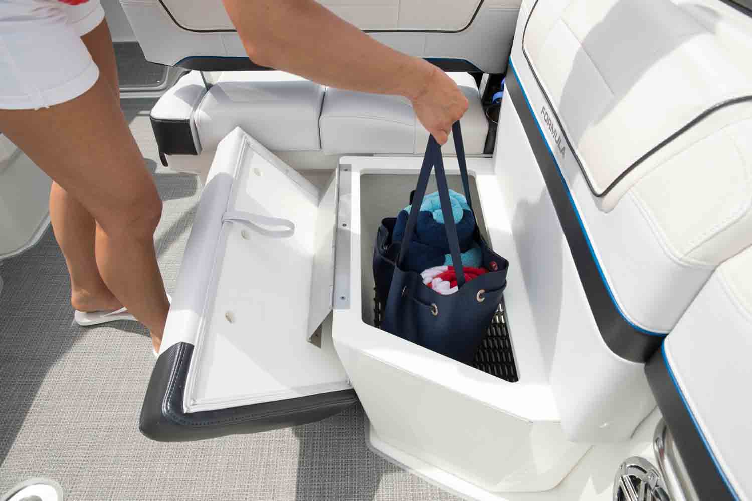 Koltuk altında eşya saklama yeri