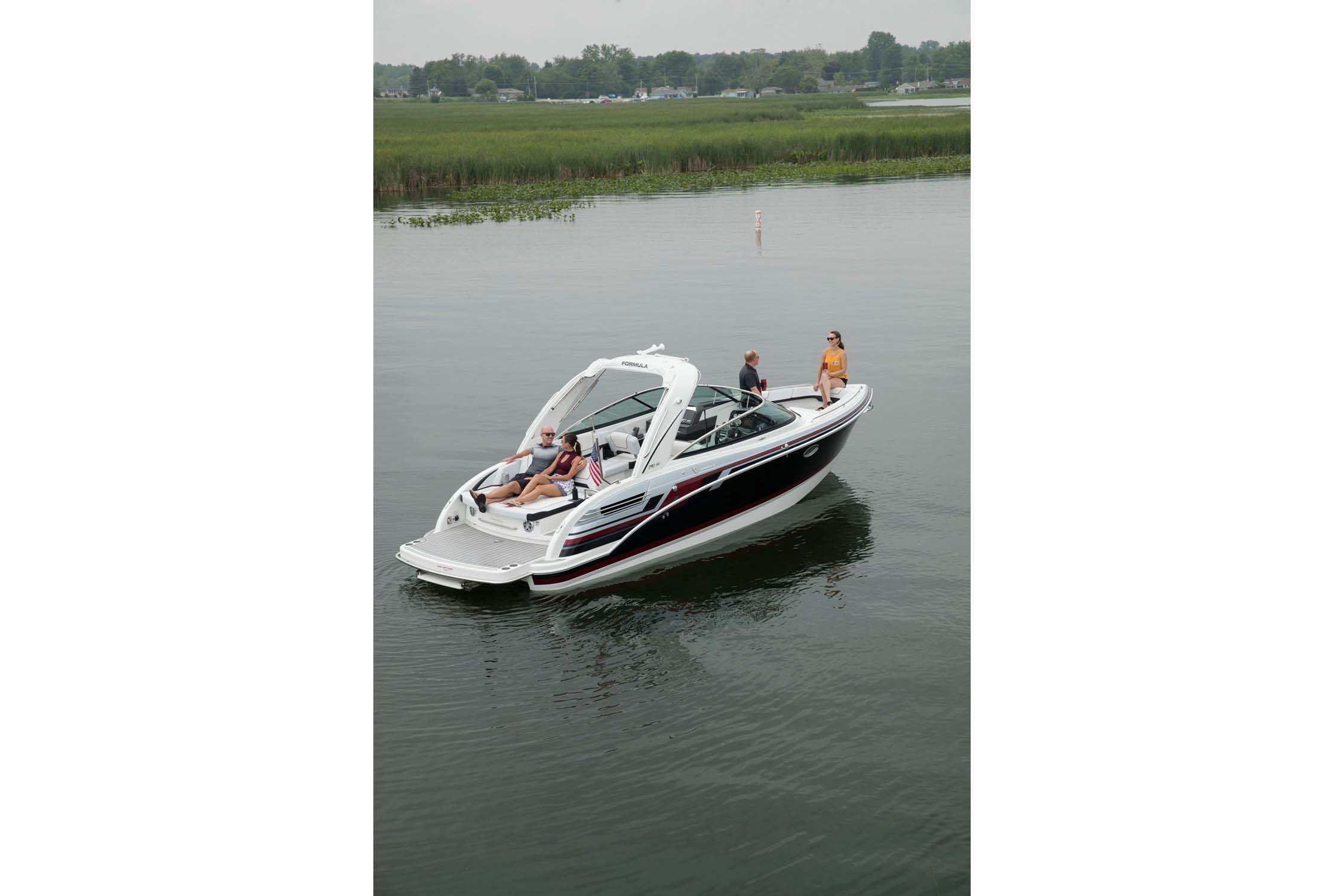 Bowrider Aile gezi teknesi Formula -b