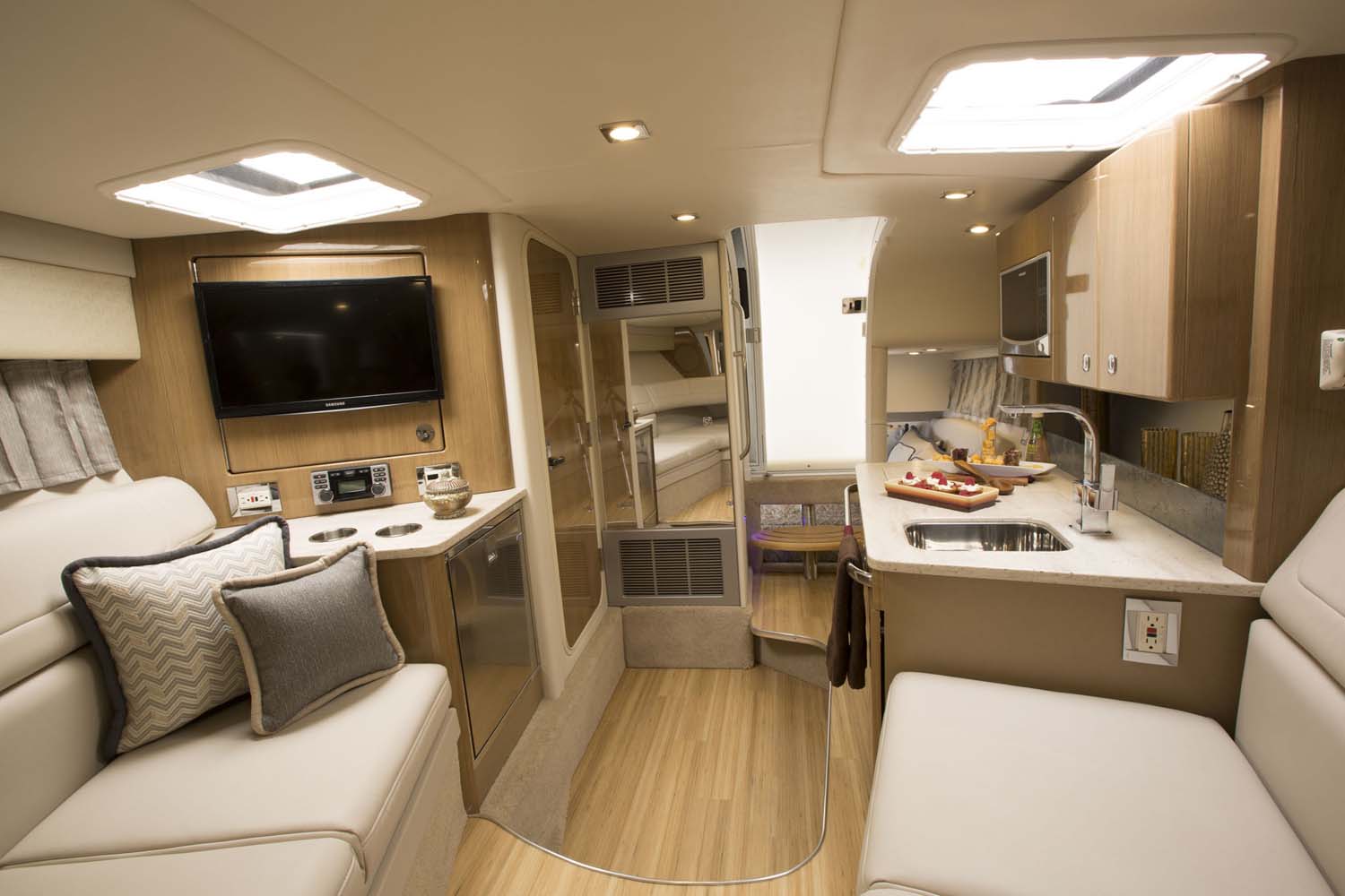 En lüks tekne kamaralı 350 SS