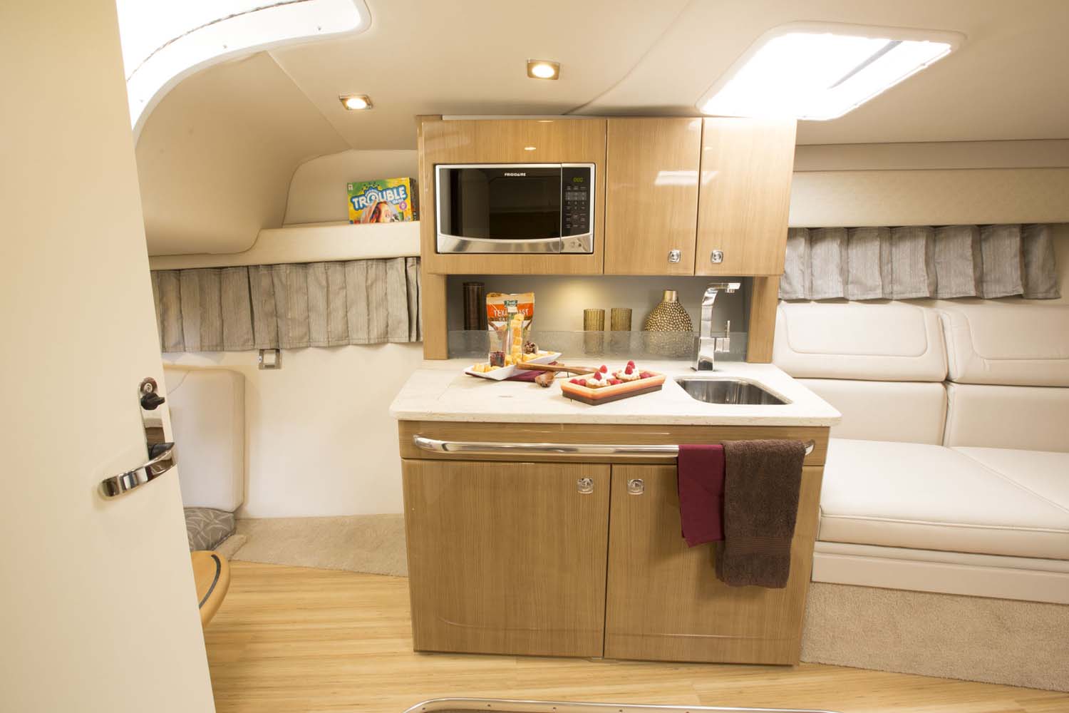 Tekne mutfağı Formula 350 SS