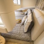 Teknede çift kişilik yatak