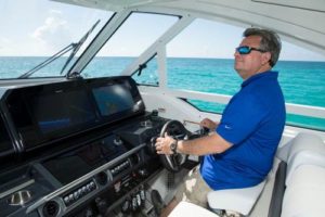 Luxury motor boat helm of the 400 SSC