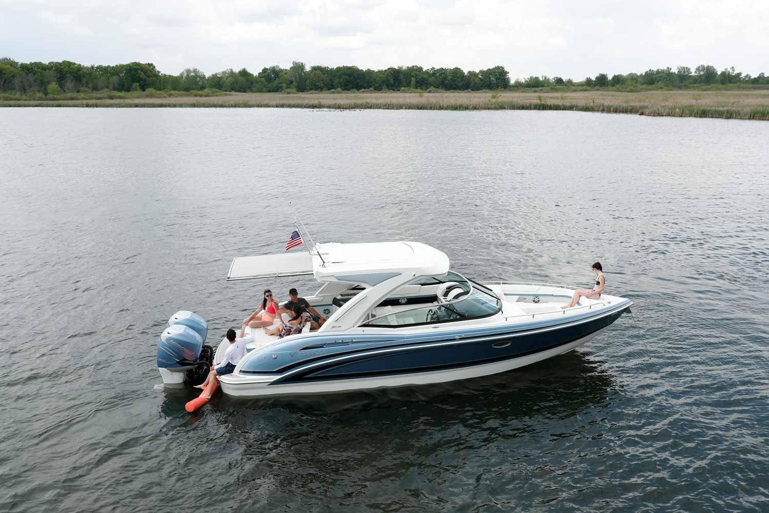 Teknede "Sureshade" gölgelik