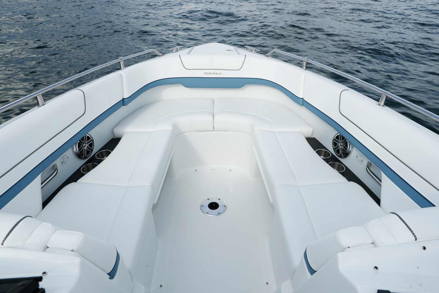 Tekne koltukları konforlu Formula 310BR