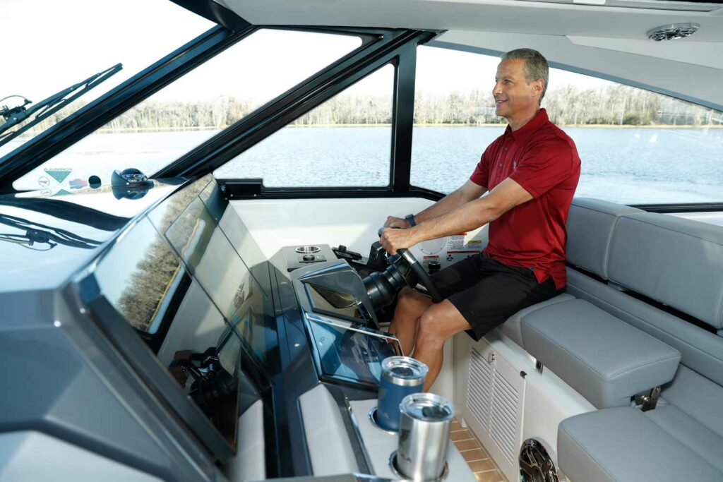 Kaptan koltuğu Formula 500 offshore lüks motoryat