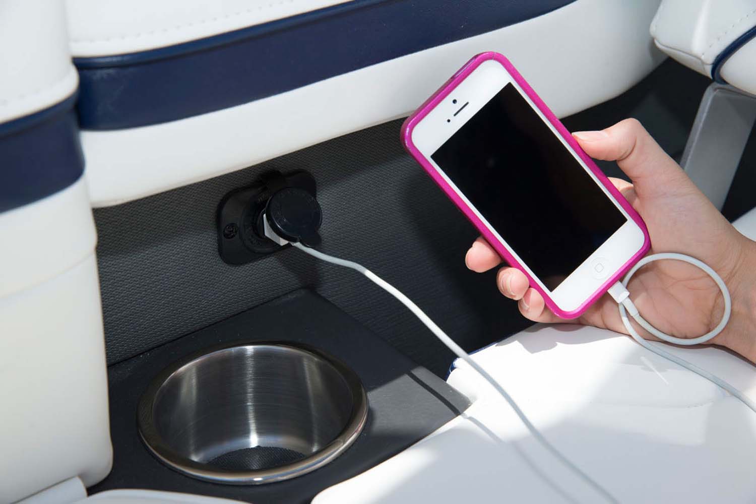 240BR Formulalarda USB Şarj noktaları tüm koltuklarda