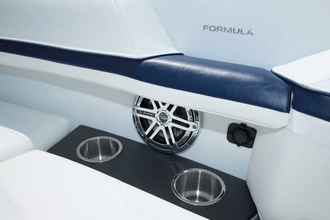 240BR Formula teknede güçlü ses sistemi