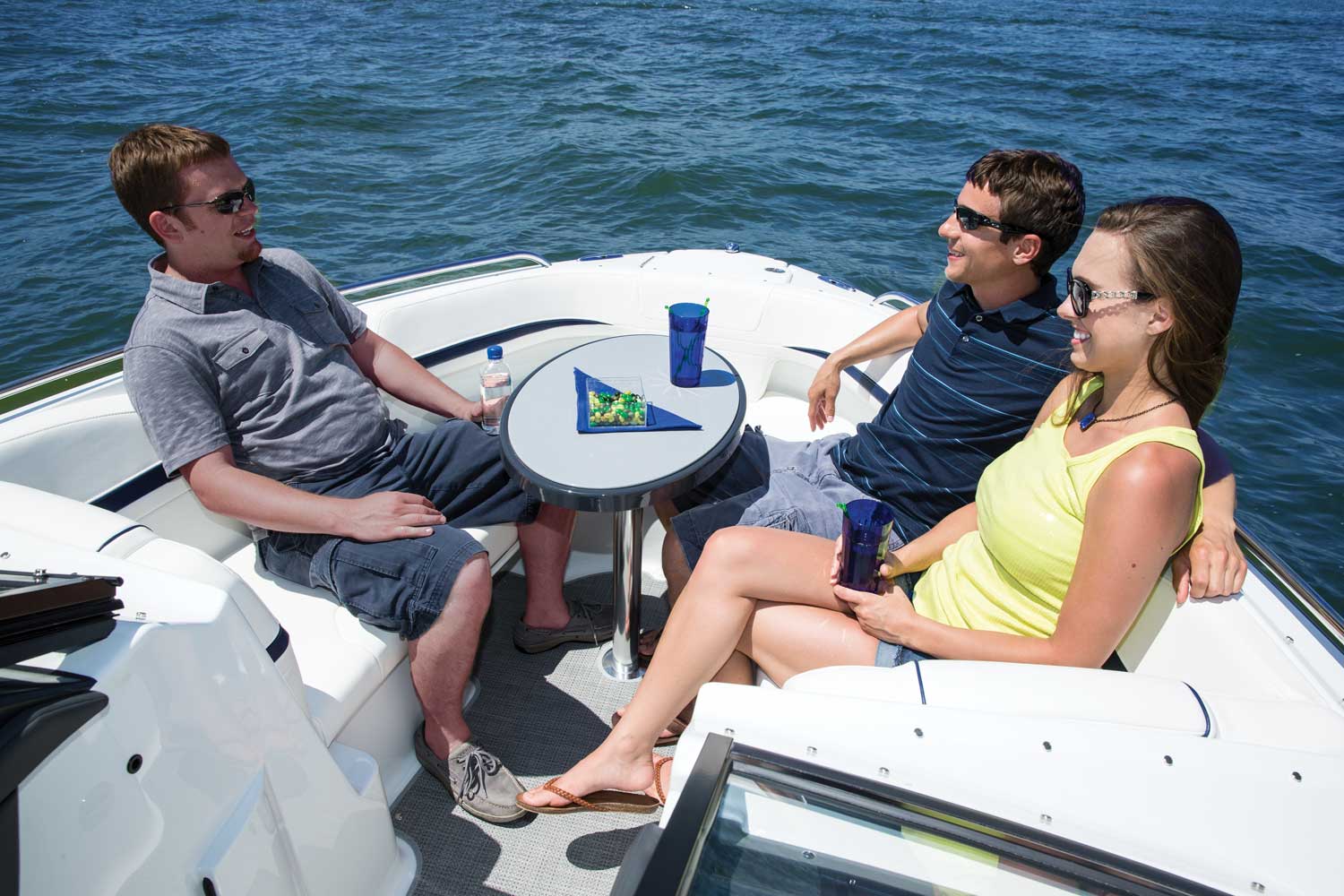 Lüks Tekne - 240BR Sürat teknesi Formulada masa keyfi