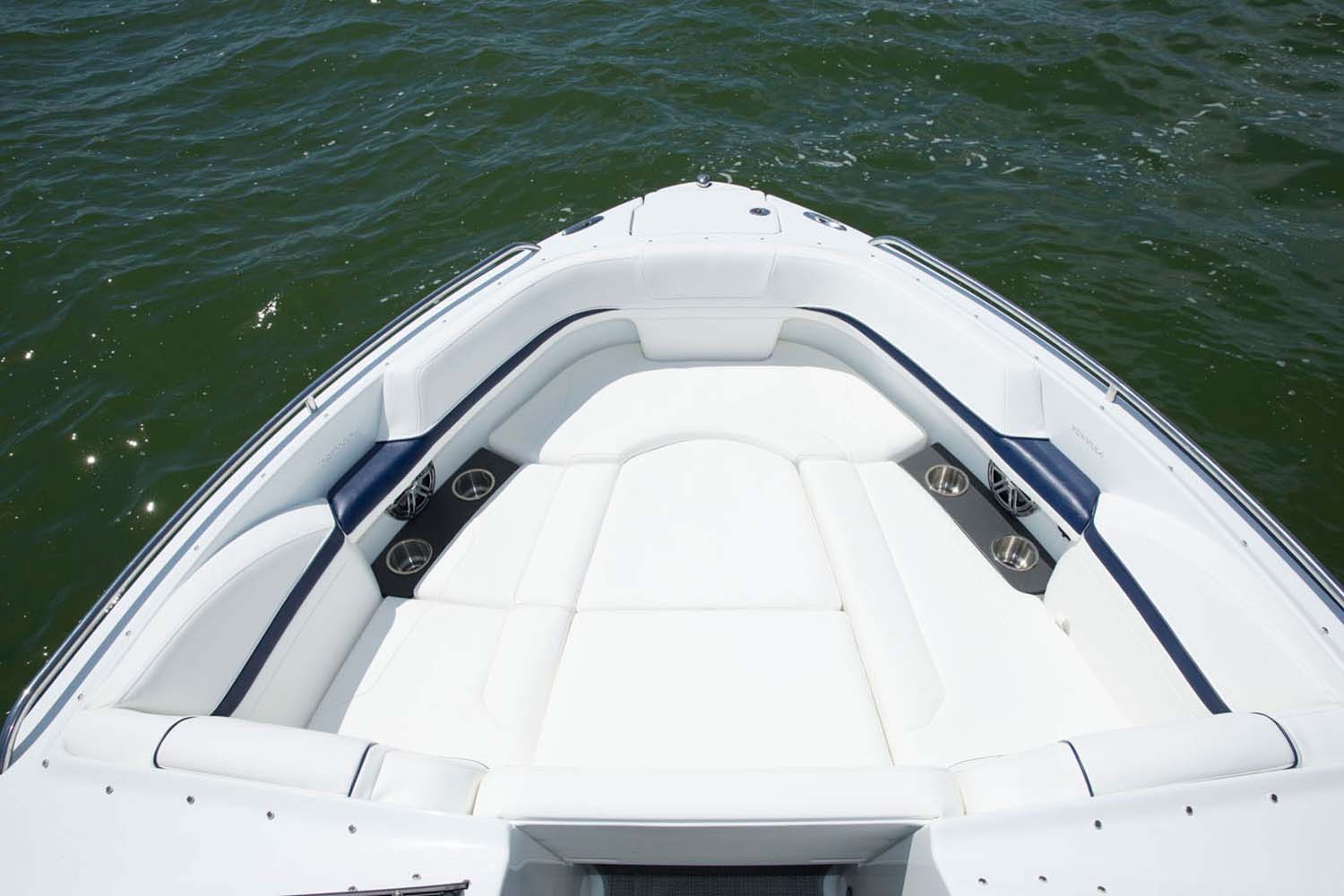 Formula 240BR tekne güneşlenme alanı