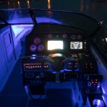 Gece seyri - teknede mavi led aydınlatma