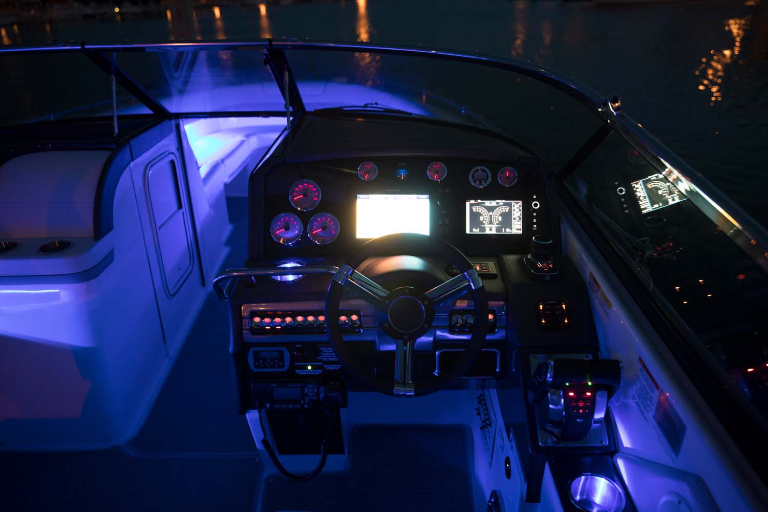 slider - Formula-310-Bowrider_kumanda-gece.jpg - tekne